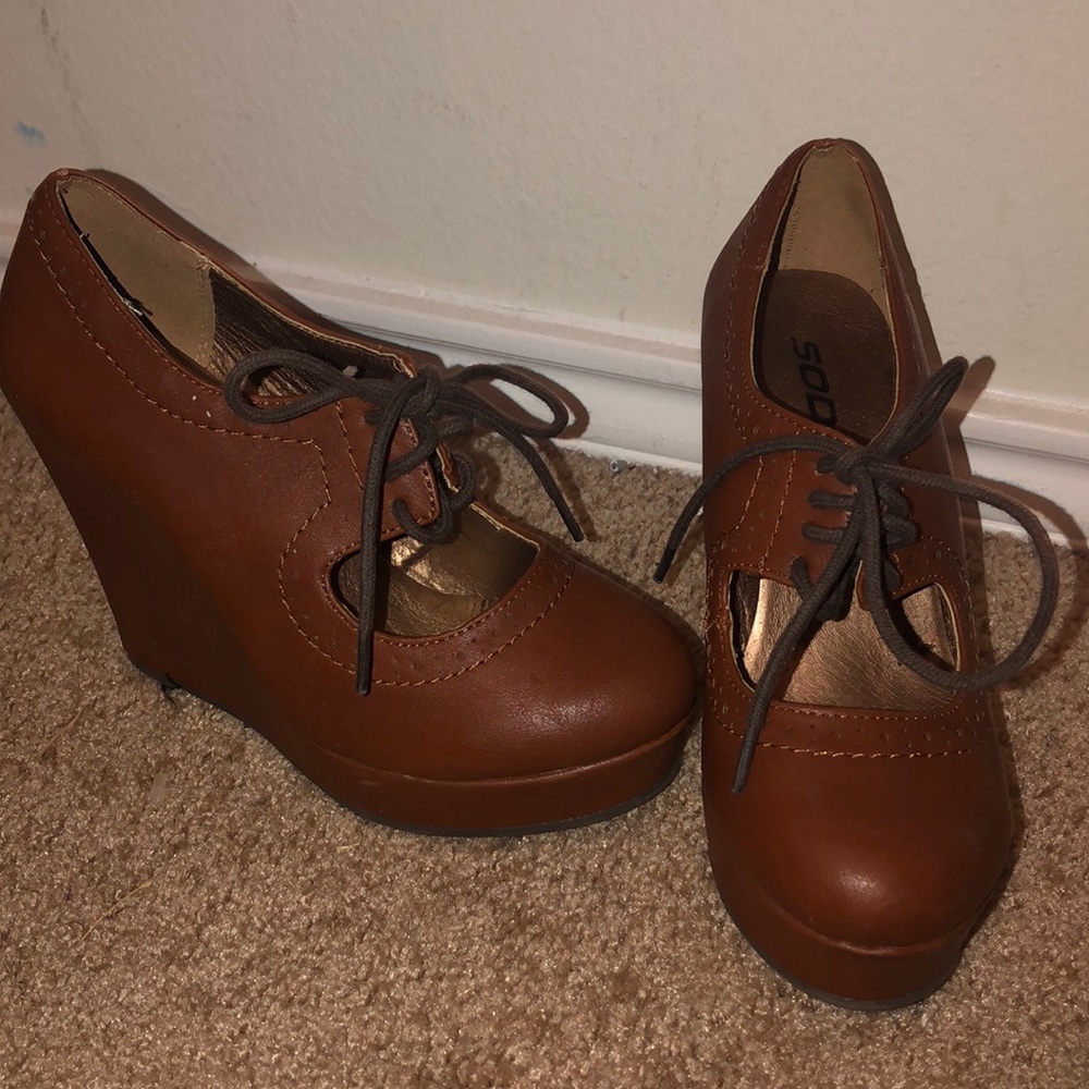 Heeled shoes. Size 6